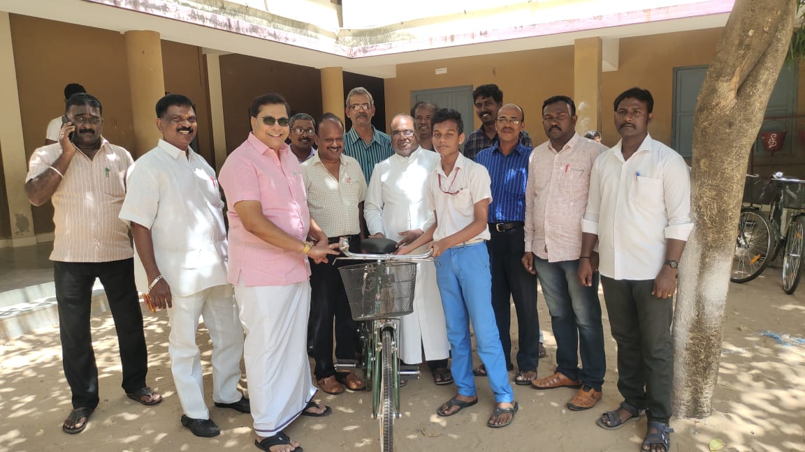 பள்ளி மாணவர்களுக்கு வழங்கப்படும் இலவச சைக்கிள் தரமற்ற நிலையில் இருப்பது வேதனை அளிக்கிறது. நாஜிம் எம்.எல்.ஏ பள்ளி விழாவில் பேச்சு.