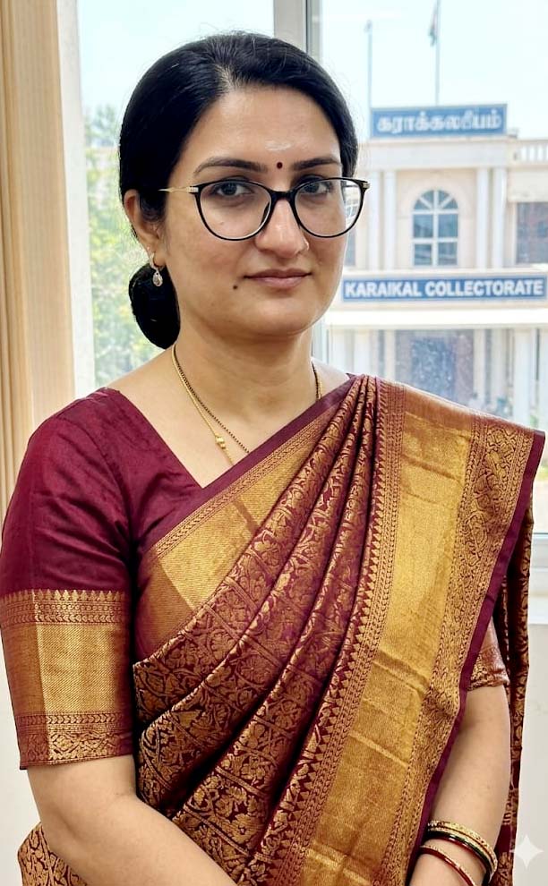 காரைக்காலில் நாய்கடி-  தேர்தல் அதிகாரி படுகாயம் 