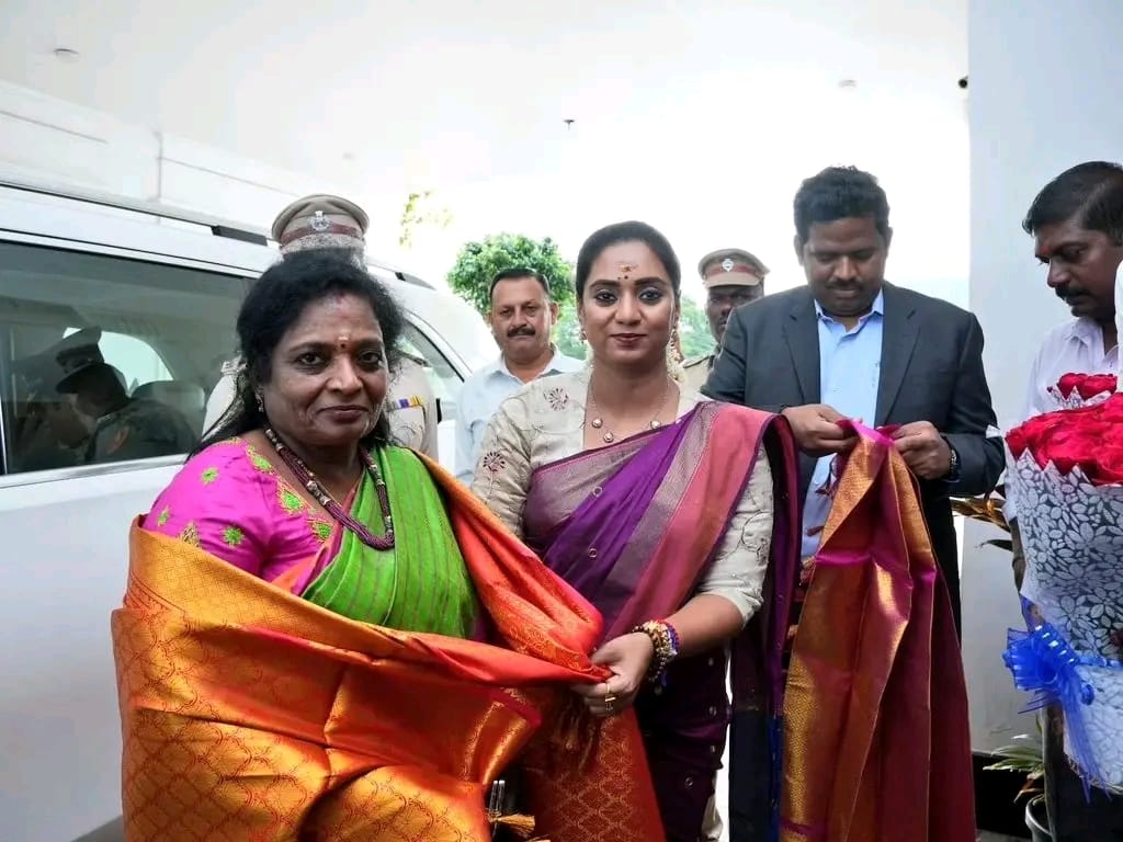 அரசியல்வாதியை போல பேசியிருக்கிறீர்கள் ஆளுநர் தமிழிசைக்கு சந்திர பிரியங்காவின் அட்மின் பதிலடி