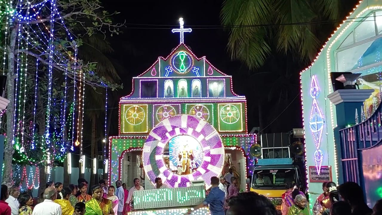 காரைக்கால் புனித பிரான்சிஸ் அசிசியார் ஆலய திருவிழா மின் அலங்கார தேர் பவனி