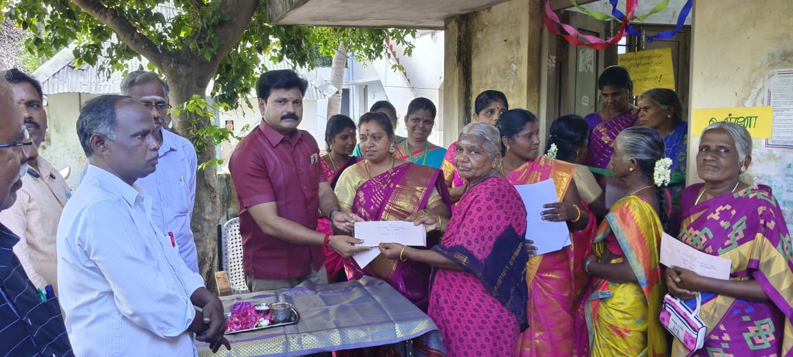 திருபட்டினத்தில் வட்டார வளர்ச்சி அலுவலகம் சார்பில் கண்காட்சி - நாக தியாகராஜன் எம்.எல். ஏ துவக்கி வைத்தார்.